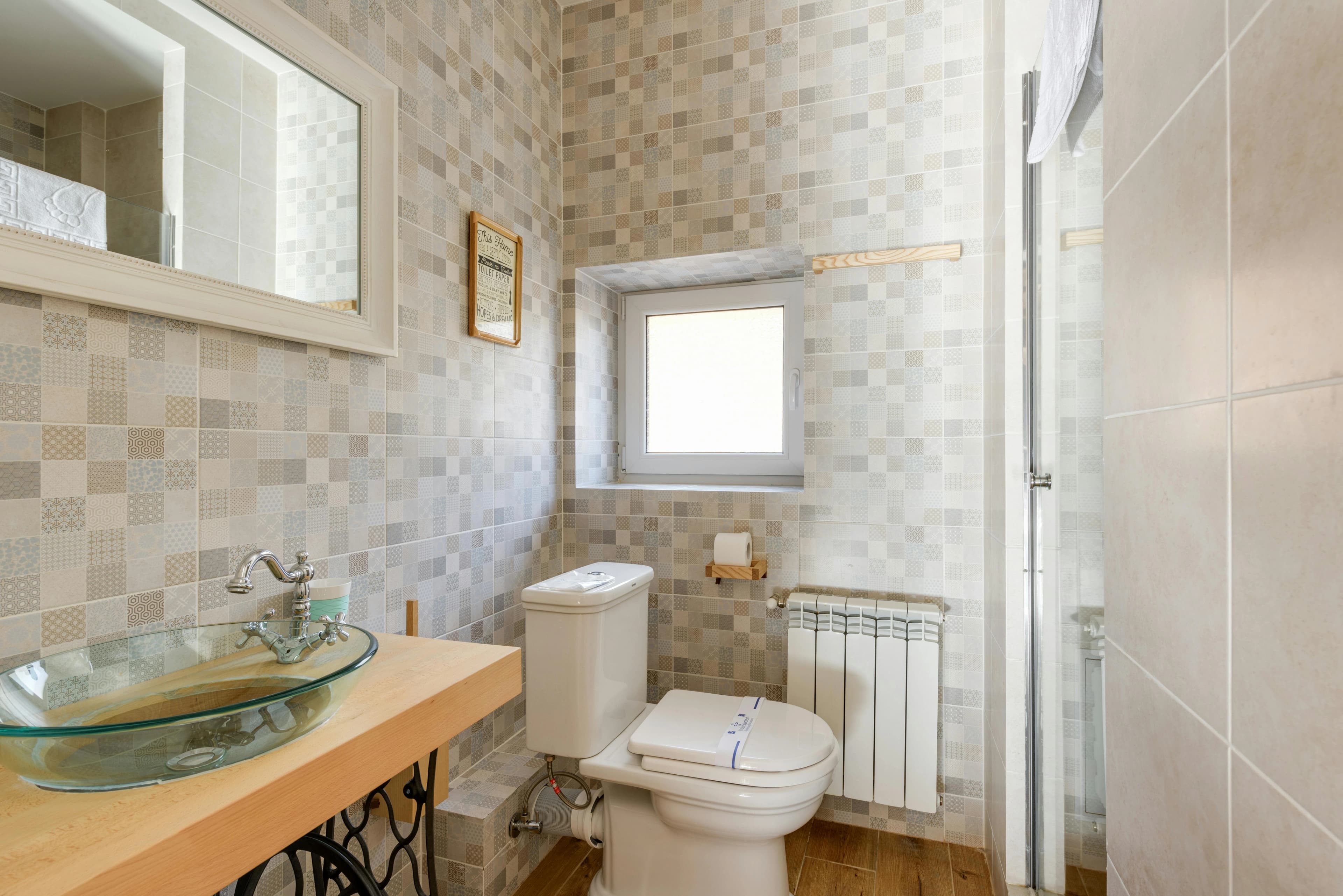 Carrelage type mosaique toilette